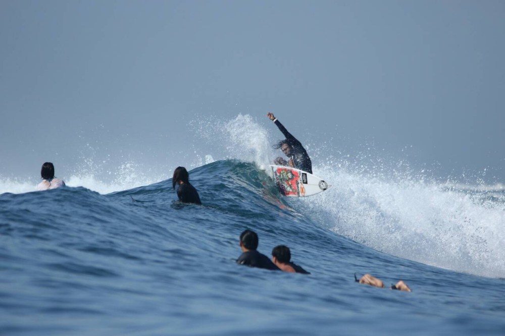 surfboard painting 3